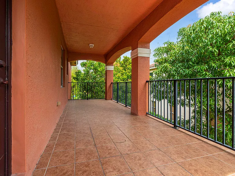 658 Cresta Cir — Photo 34