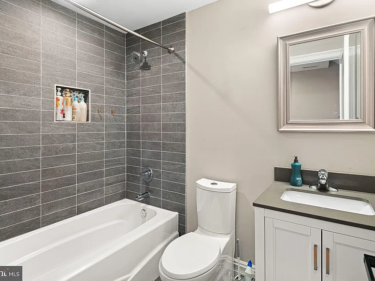 2525 Brown St — Photo 18