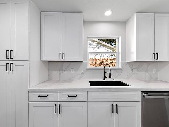 4th image of 2619 Palo Pinto Dr