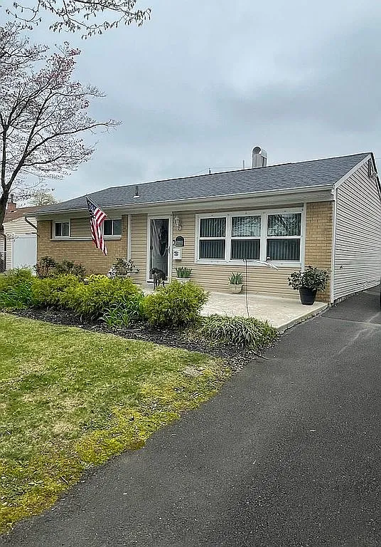 1405 Susan Ave photo 1