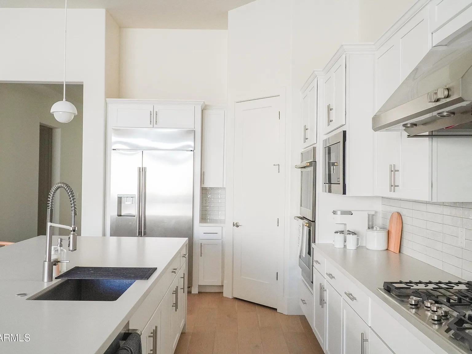 3 bed, 3.0 bath, 2113 sqft, $5,000 — Photo 2