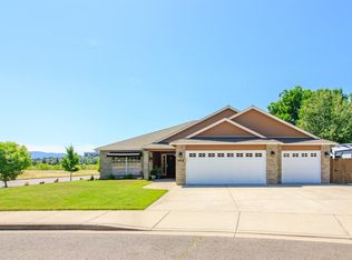 952 Rimrock Cir, Medford, OR 97504