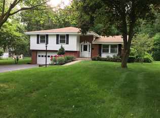 10 Heather Dr, Rochester, NY 14625