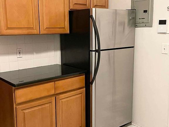 3rd image of 698 Amsterdam Ave #2NN