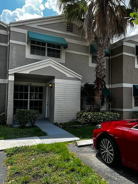 3 bed, 2.5 bath, 1302 sqft, $3,300 — Photo 1