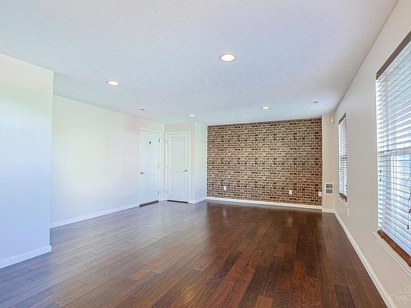3rd image of 9574 Union Park