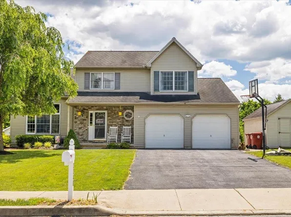 2240 Stone Bridge Ln, Easton, PA 18040