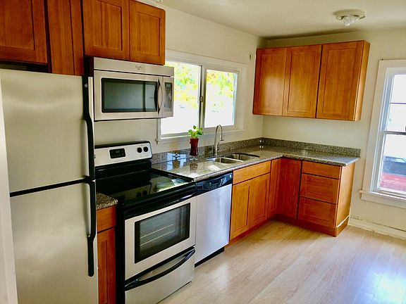 5th image of 24 Auburn Way S APT 8
