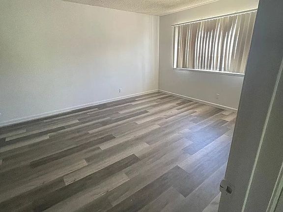 3rd image of 3713 Park Dr APT 4