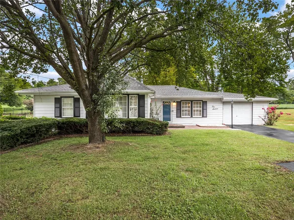 116 3rd St, Collinsville, IL 62234