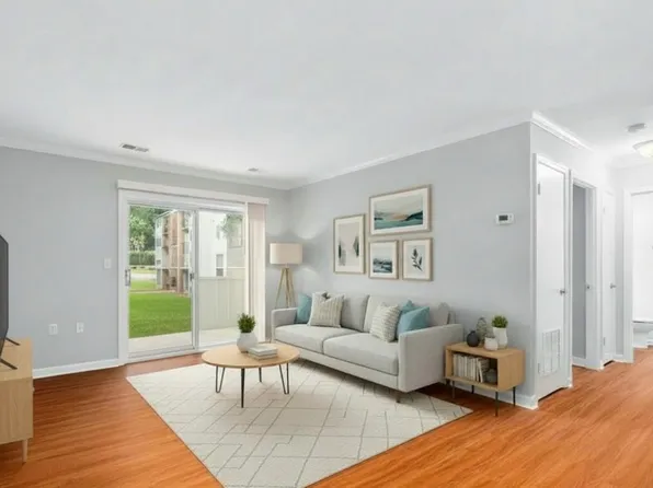 18334 Streamside Dr, Gaithersburg, MD