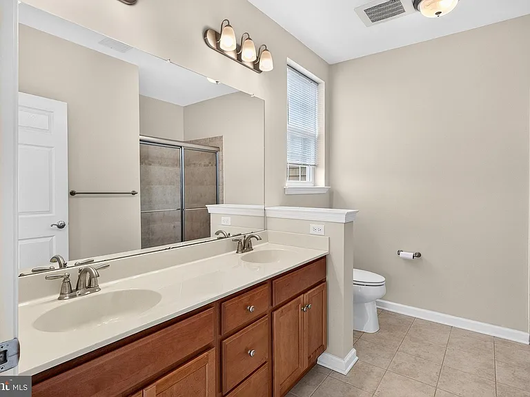 1137 Halifax Pl — Photo 12