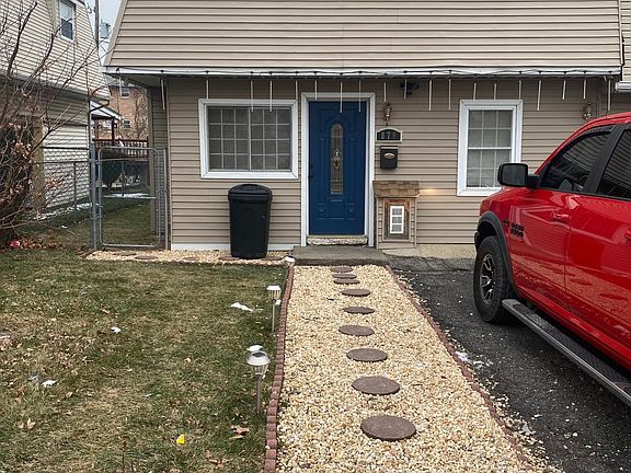 2nd image of 879 N Jasper St