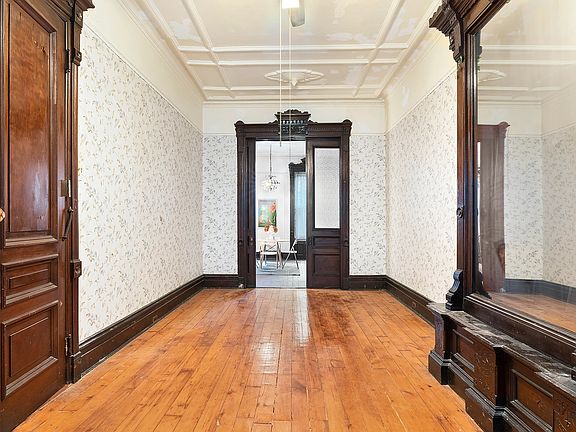 2nd image of 350 Putnam Ave