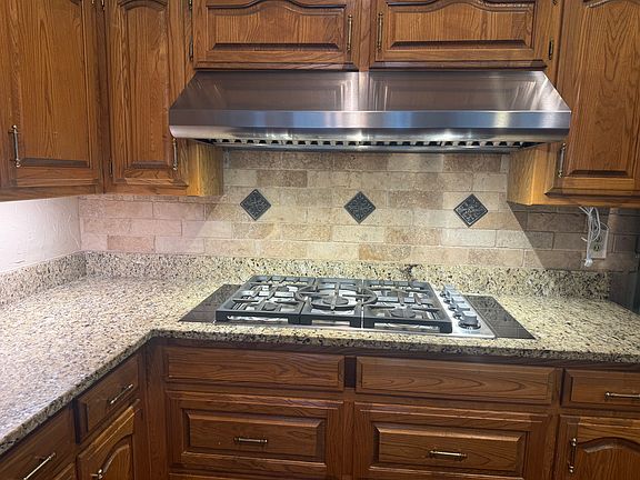 3rd image of 2810 Scarborough Ct