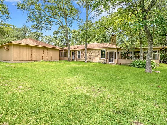 3rd image of 13722 Cedar Ln