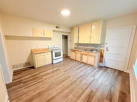 5th image of 110 Hillside Ave NW #A