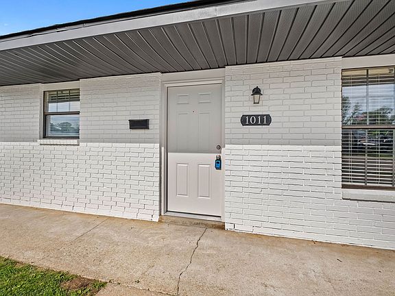 3rd image of 1011 W Cypress St #1011