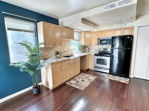 75-5748 Alahou St APT 1A, Kailua Kona, HI 96740