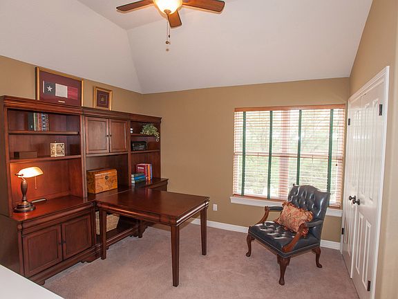 5th image of 130 Clubhouse Dr