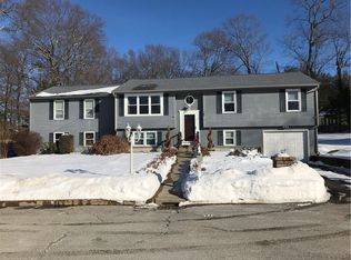 31 Oakridge Dr, West Warwick, RI 02893