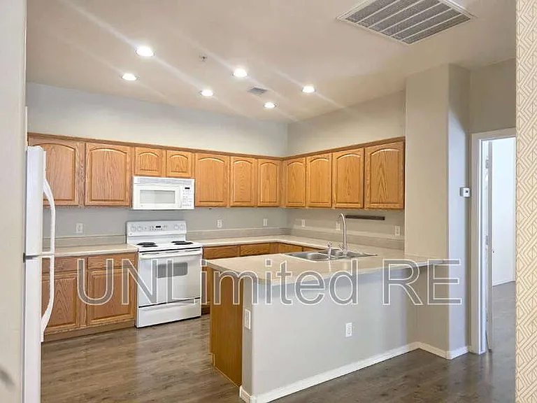 1151 S 16th Pl — Photo 7