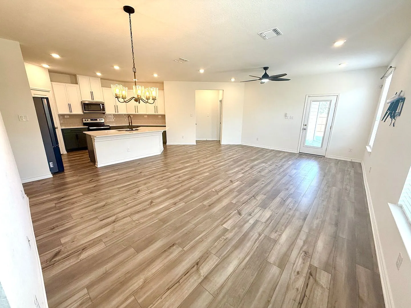 *Move In Special* Kitchen Lovers Dream Tons Of Cabinet Space & Included Appliances! — Photo 2