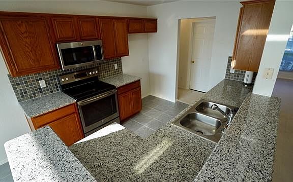 3rd image of 200 Windy Knoll Ln