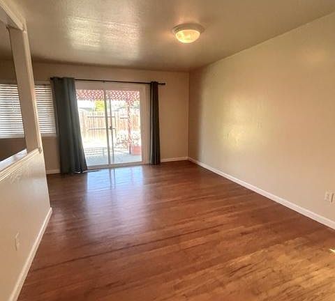 4th image of 1615 Coloma Way