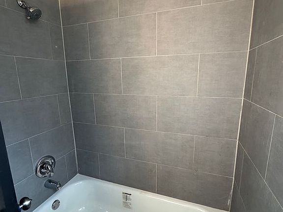 5th image of 929 W 27th St #935