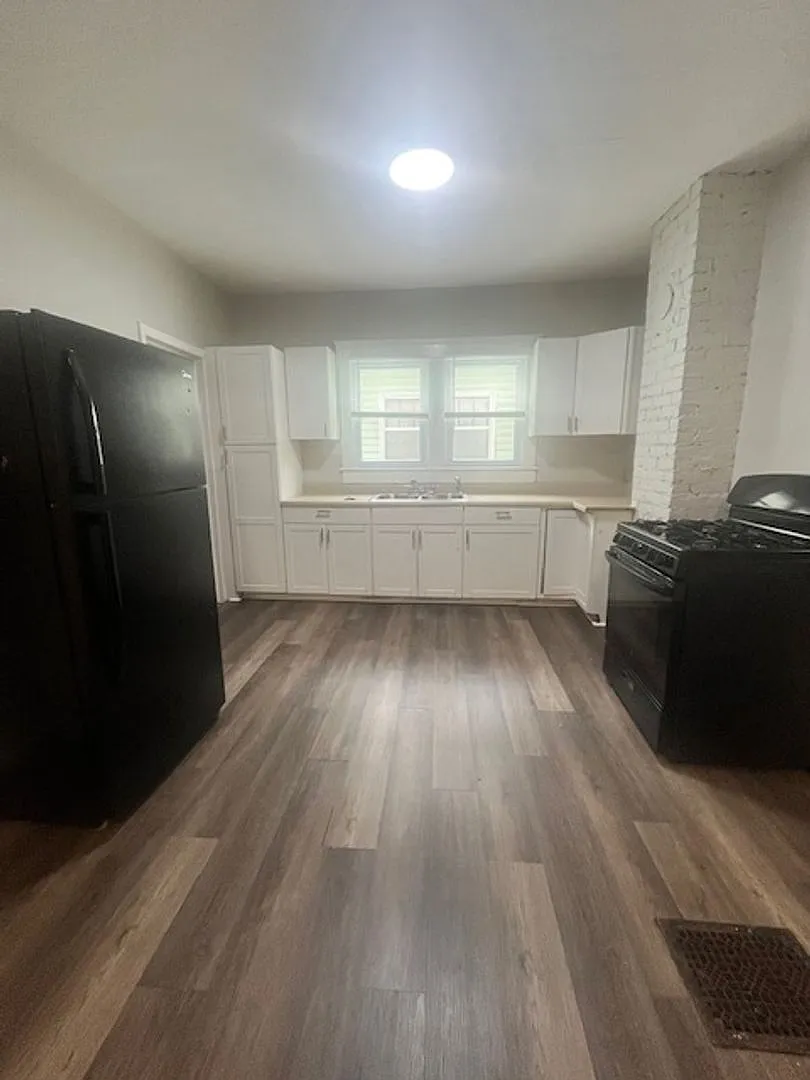 4br/1ba House- Leasing Special Move In By 9/15/2026 And Receive 50% Off Of Your Deposit. — Photo 3