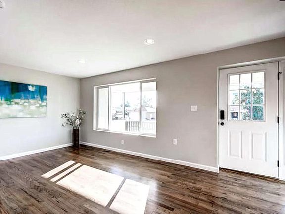 4th image of 3600 N Ivanhoe St
