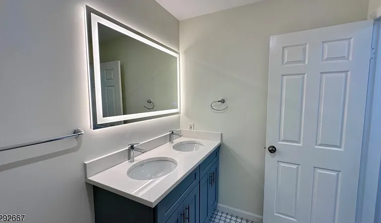 221 Myrtle Ave — Photo 3