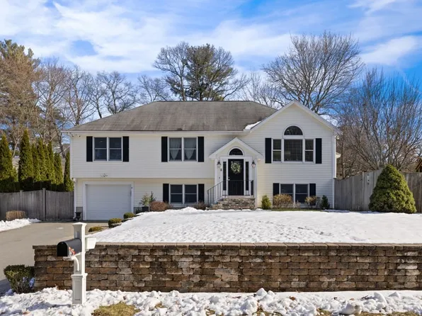 11 Island Rd, Lynnfield, MA 01940