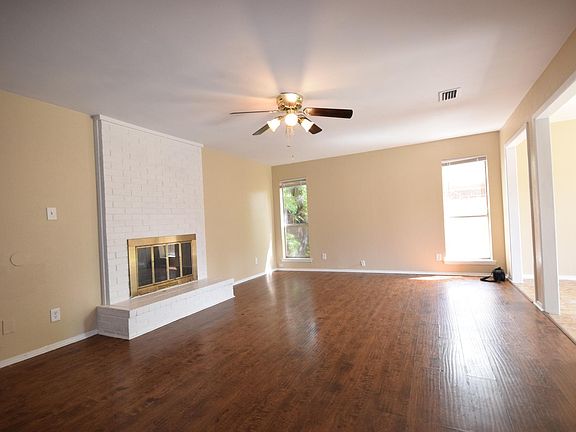 3rd image of 1301 Duvall Dr