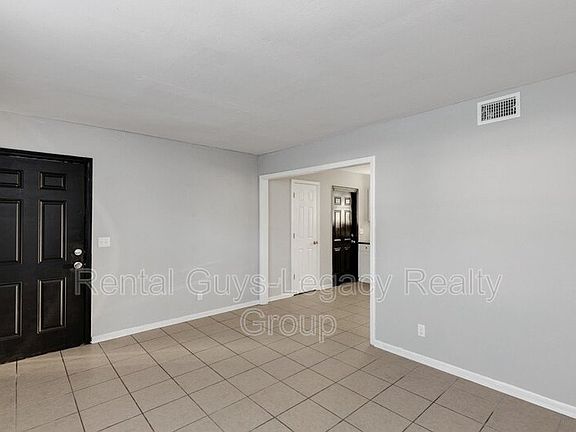 5th image of 5838 Yellow Pine Dr #4