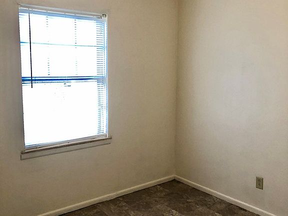 5th image of 1013 Holly Ave