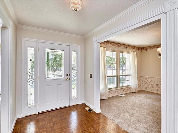 5th image of 109 Clear Meadows Dr