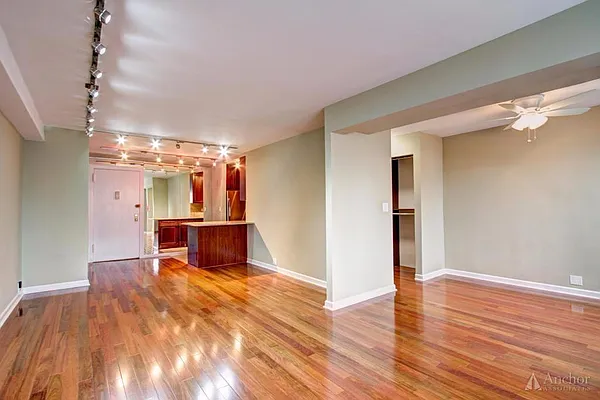 Rented by Anchor Associates | media 8