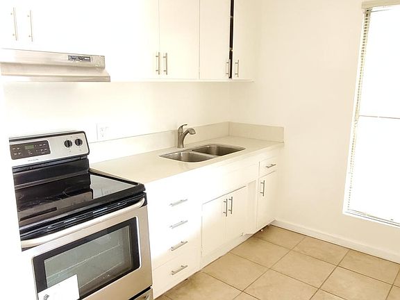 5th image of 3753 Clarington Ave #10