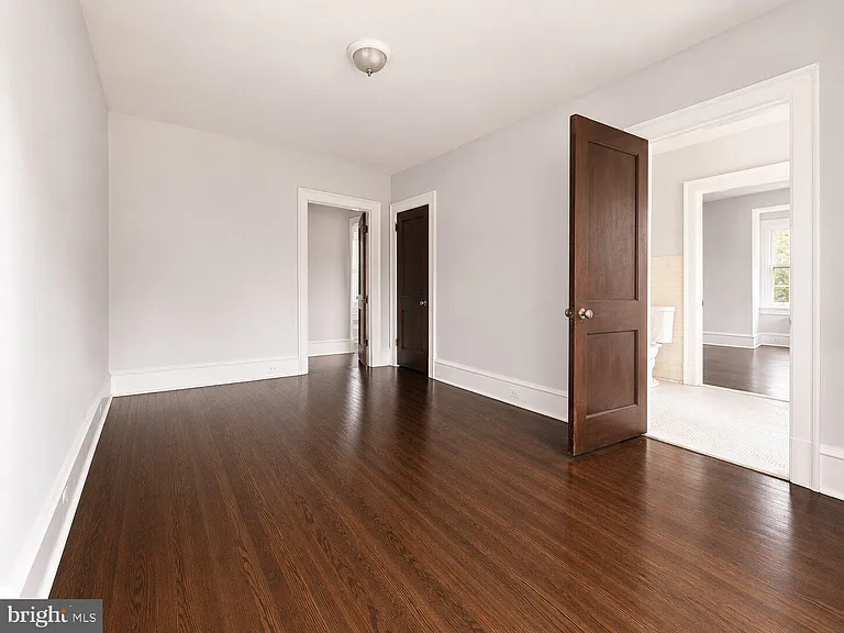 186 W Queen Ln #3 — Photo 11