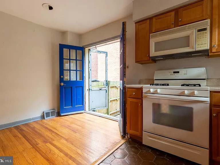 404 S Croskey St #A — Photo 8
