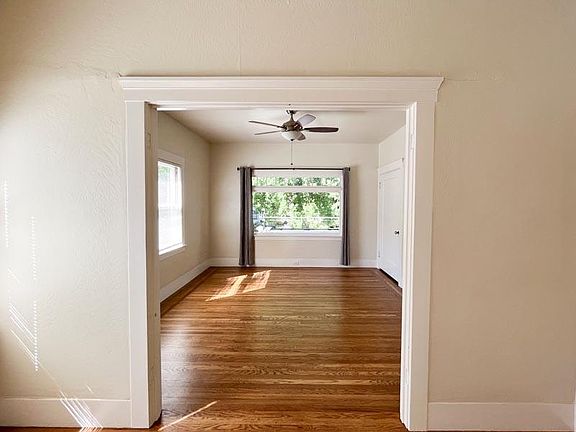 3rd image of 2522 Capitol Ave #3