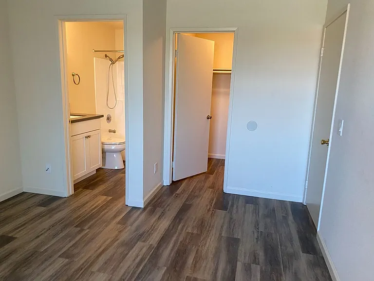 Los Olivos Apartments — Photo 32