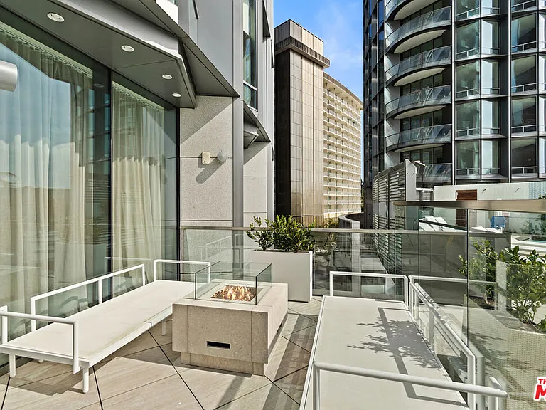 211 W Elm Ct #14B — Photo 23