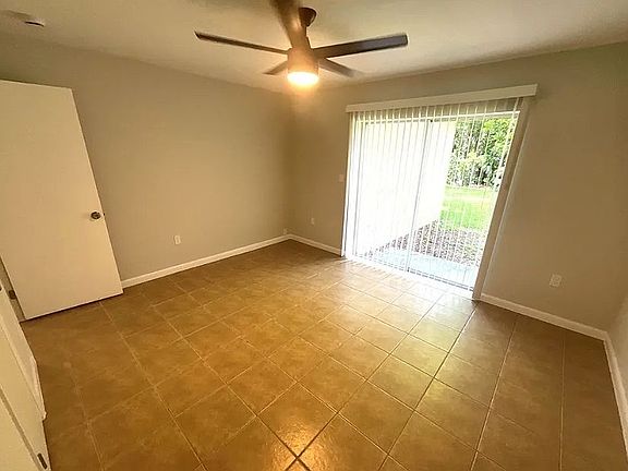 3rd image of 610 SE 13th Ct #A-b