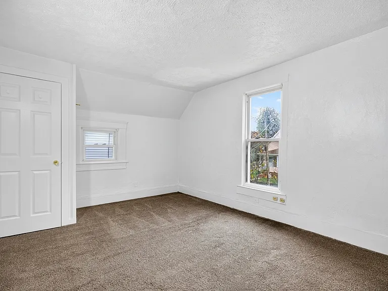 235 Nieman St — Photo 6