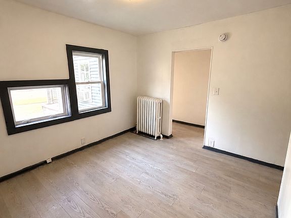 5th image of 703 W Clinton St #1