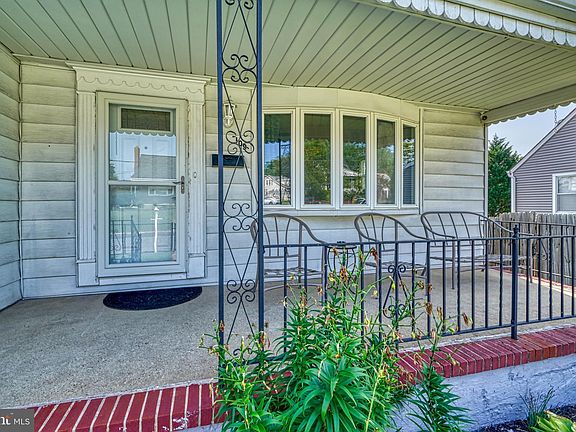 5th image of 109 Cromwell Ave