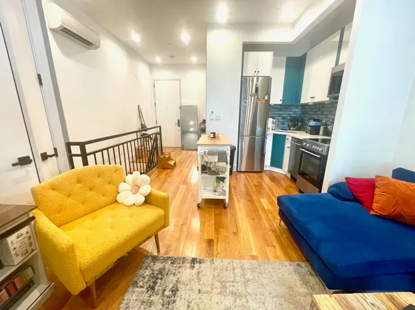 509 Vanderbilt Avenue image 1 of 12
